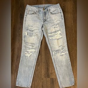 Light Wash American Egale Ripped Jean size 6